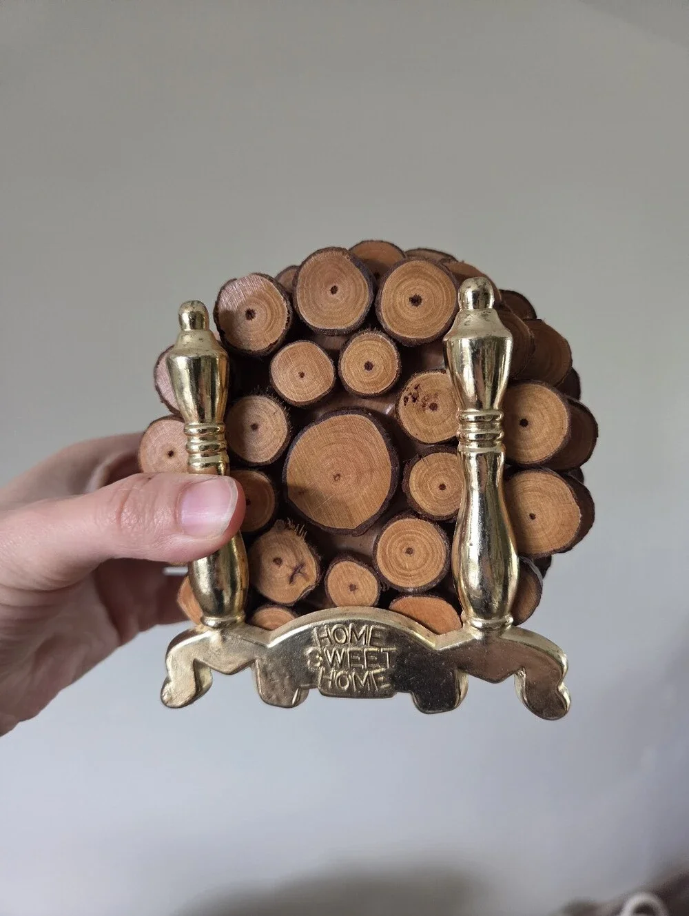 ​Vintage Enesco Wood Slice Coasters Set of 6 Home Sweet Home Brass Stand Cabin C